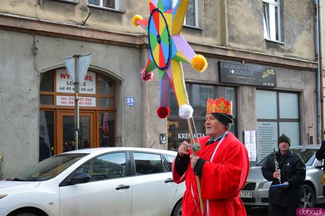 [FOTO, WIDEO] Trzej Królowie przeszli ulicami Ząbkowic Śląskich wspólnie z mieszkańcami!