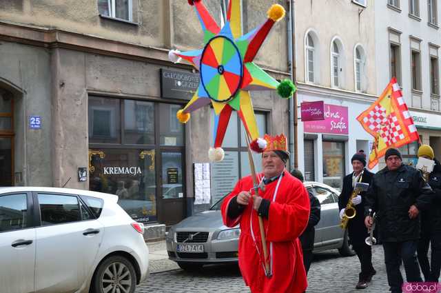 [FOTO, WIDEO] Trzej Królowie przeszli ulicami Ząbkowic Śląskich wspólnie z mieszkańcami!