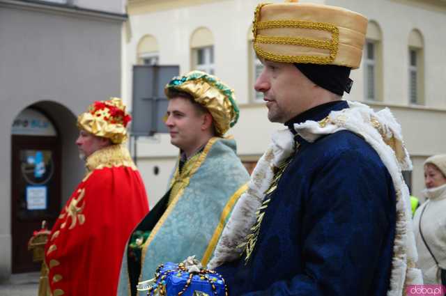 [FOTO, WIDEO] Trzej Królowie przeszli ulicami Ząbkowic Śląskich wspólnie z mieszkańcami!