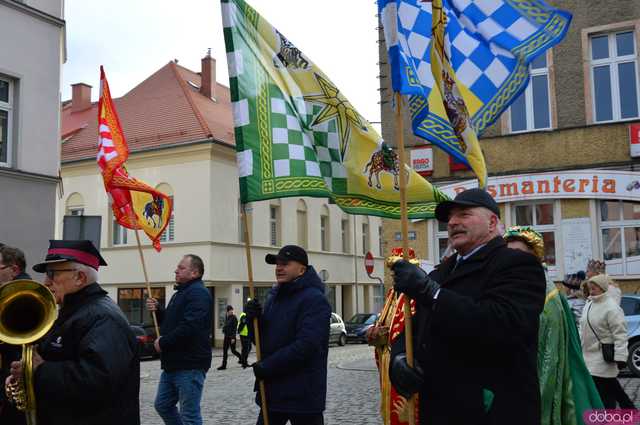 [FOTO, WIDEO] Trzej Królowie przeszli ulicami Ząbkowic Śląskich wspólnie z mieszkańcami!