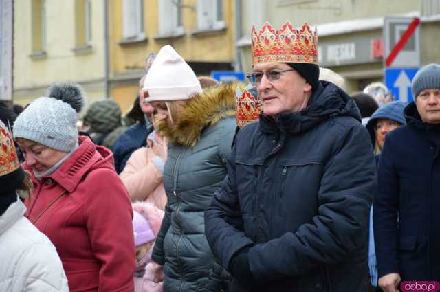 [FOTO, WIDEO] Trzej Królowie przeszli ulicami Ząbkowic Śląskich wspólnie z mieszkańcami!