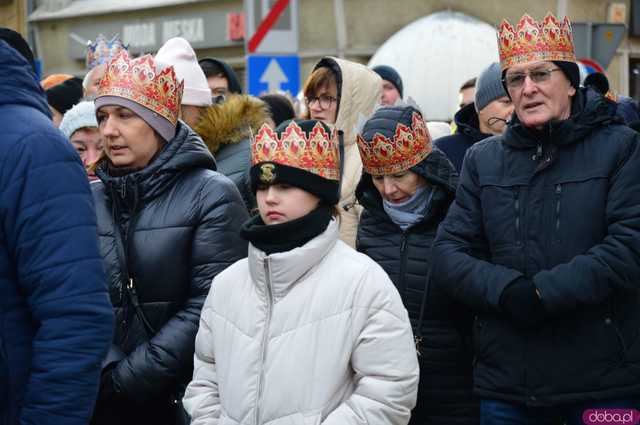 [FOTO, WIDEO] Trzej Królowie przeszli ulicami Ząbkowic Śląskich wspólnie z mieszkańcami!