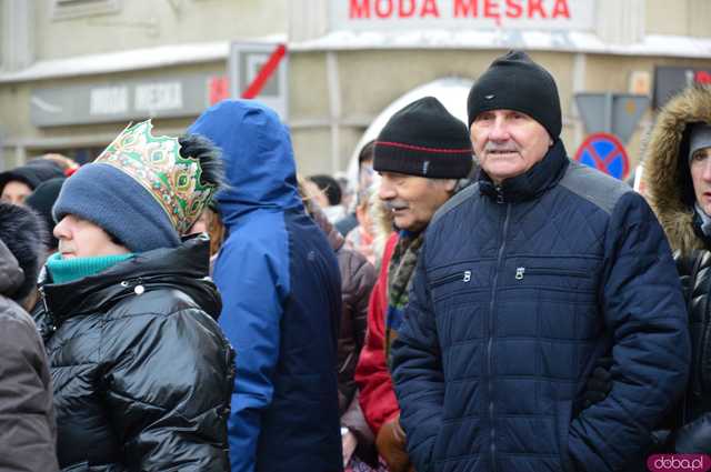[FOTO, WIDEO] Trzej Królowie przeszli ulicami Ząbkowic Śląskich wspólnie z mieszkańcami!
