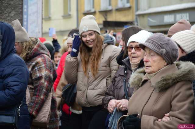 [FOTO, WIDEO] Trzej Królowie przeszli ulicami Ząbkowic Śląskich wspólnie z mieszkańcami!