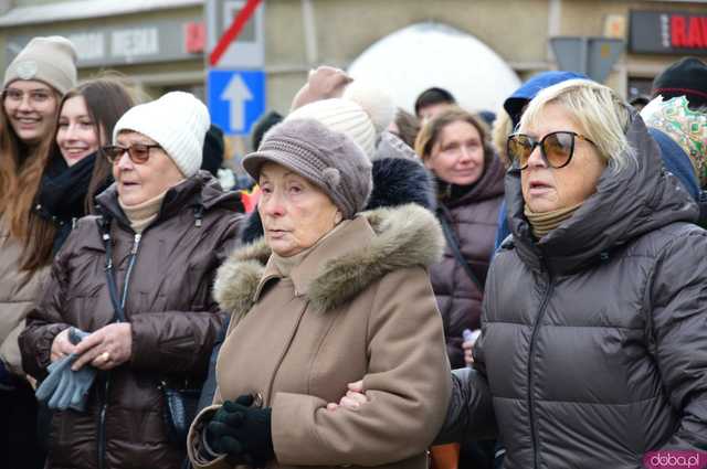 [FOTO, WIDEO] Trzej Królowie przeszli ulicami Ząbkowic Śląskich wspólnie z mieszkańcami!
