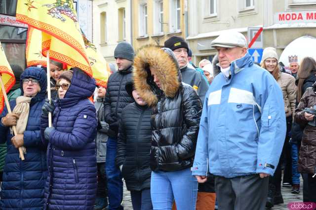 [FOTO, WIDEO] Trzej Królowie przeszli ulicami Ząbkowic Śląskich wspólnie z mieszkańcami!