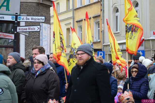 [FOTO, WIDEO] Trzej Królowie przeszli ulicami Ząbkowic Śląskich wspólnie z mieszkańcami!