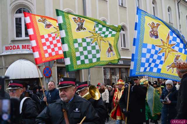 [FOTO, WIDEO] Trzej Królowie przeszli ulicami Ząbkowic Śląskich wspólnie z mieszkańcami!