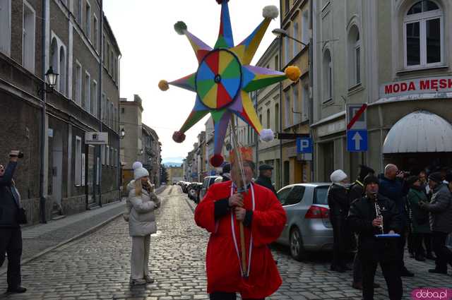[FOTO, WIDEO] Trzej Królowie przeszli ulicami Ząbkowic Śląskich wspólnie z mieszkańcami!