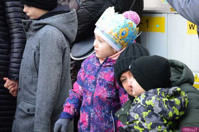 [FOTO, WIDEO] Trzej Królowie przeszli ulicami Ząbkowic Śląskich wspólnie z mieszkańcami!