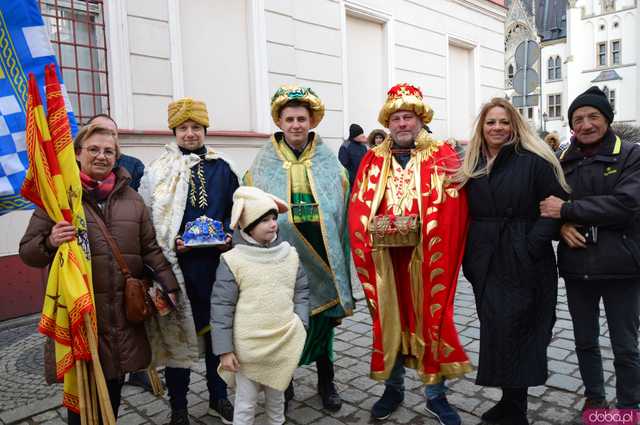 [FOTO, WIDEO] Trzej Królowie przeszli ulicami Ząbkowic Śląskich wspólnie z mieszkańcami!