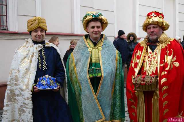 [FOTO, WIDEO] Trzej Królowie przeszli ulicami Ząbkowic Śląskich wspólnie z mieszkańcami!