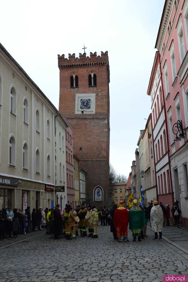 [FOTO, WIDEO] Trzej Królowie przeszli ulicami Ząbkowic Śląskich wspólnie z mieszkańcami!