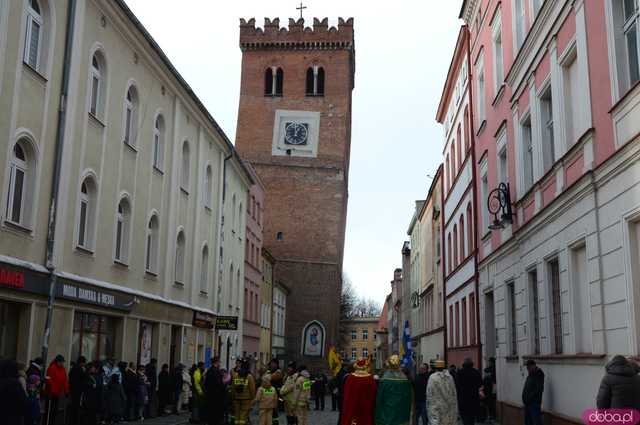[FOTO, WIDEO] Trzej Królowie przeszli ulicami Ząbkowic Śląskich wspólnie z mieszkańcami!