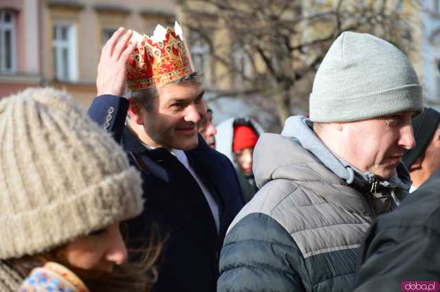 [FOTO, WIDEO] Trzej Królowie przeszli ulicami Ząbkowic Śląskich wspólnie z mieszkańcami!