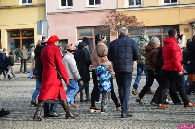 [FOTO, WIDEO] Trzej Królowie przeszli ulicami Ząbkowic Śląskich wspólnie z mieszkańcami!