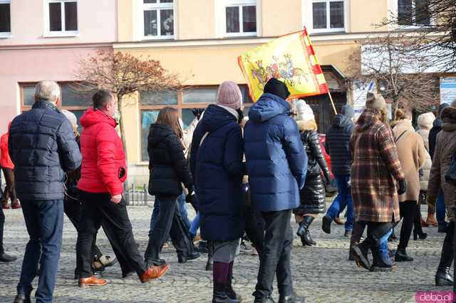 [FOTO, WIDEO] Trzej Królowie przeszli ulicami Ząbkowic Śląskich wspólnie z mieszkańcami!