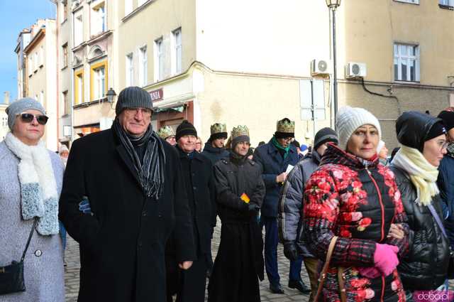 [FOTO, WIDEO] Trzej Królowie przeszli ulicami Ząbkowic Śląskich wspólnie z mieszkańcami!