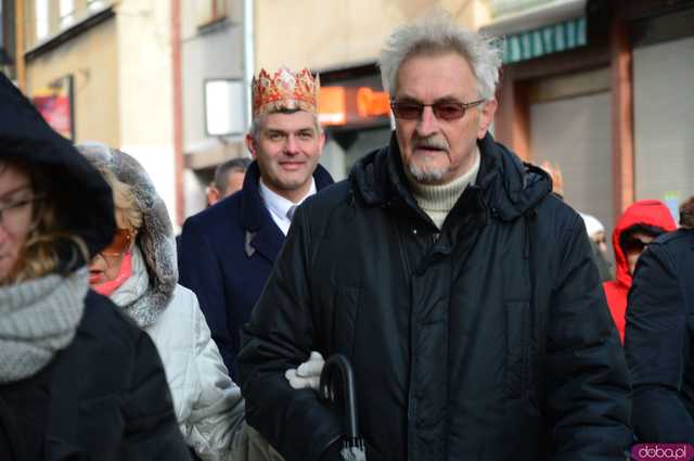 [FOTO, WIDEO] Trzej Królowie przeszli ulicami Ząbkowic Śląskich wspólnie z mieszkańcami!