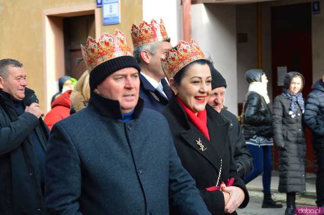 [FOTO, WIDEO] Trzej Królowie przeszli ulicami Ząbkowic Śląskich wspólnie z mieszkańcami!