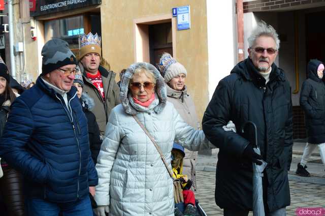 [FOTO, WIDEO] Trzej Królowie przeszli ulicami Ząbkowic Śląskich wspólnie z mieszkańcami!