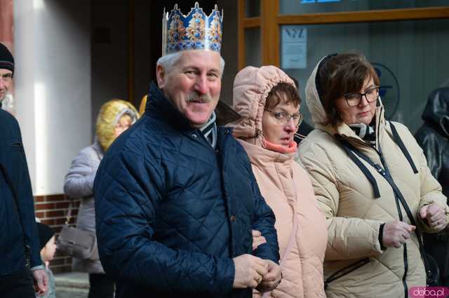 [FOTO, WIDEO] Trzej Królowie przeszli ulicami Ząbkowic Śląskich wspólnie z mieszkańcami!