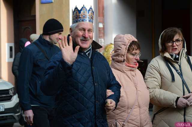 [FOTO, WIDEO] Trzej Królowie przeszli ulicami Ząbkowic Śląskich wspólnie z mieszkańcami!