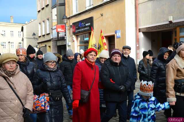 [FOTO, WIDEO] Trzej Królowie przeszli ulicami Ząbkowic Śląskich wspólnie z mieszkańcami!