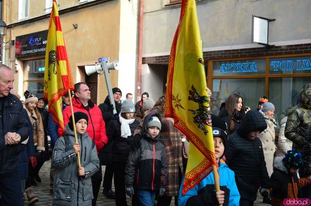[FOTO, WIDEO] Trzej Królowie przeszli ulicami Ząbkowic Śląskich wspólnie z mieszkańcami!