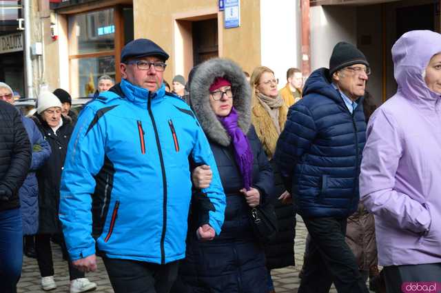 [FOTO, WIDEO] Trzej Królowie przeszli ulicami Ząbkowic Śląskich wspólnie z mieszkańcami!