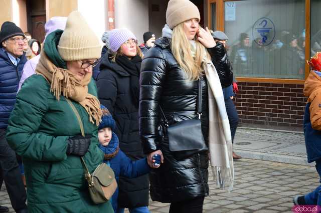 [FOTO, WIDEO] Trzej Królowie przeszli ulicami Ząbkowic Śląskich wspólnie z mieszkańcami!