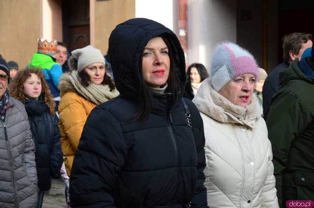 [FOTO, WIDEO] Trzej Królowie przeszli ulicami Ząbkowic Śląskich wspólnie z mieszkańcami!