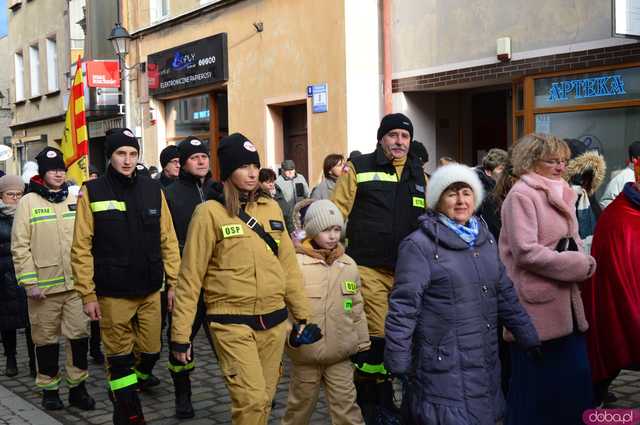 [FOTO, WIDEO] Trzej Królowie przeszli ulicami Ząbkowic Śląskich wspólnie z mieszkańcami!