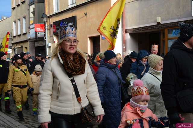 [FOTO, WIDEO] Trzej Królowie przeszli ulicami Ząbkowic Śląskich wspólnie z mieszkańcami!