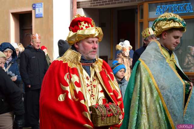[FOTO, WIDEO] Trzej Królowie przeszli ulicami Ząbkowic Śląskich wspólnie z mieszkańcami!