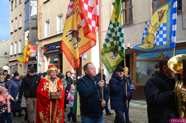 [FOTO, WIDEO] Trzej Królowie przeszli ulicami Ząbkowic Śląskich wspólnie z mieszkańcami!