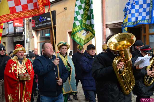 [FOTO, WIDEO] Trzej Królowie przeszli ulicami Ząbkowic Śląskich wspólnie z mieszkańcami!