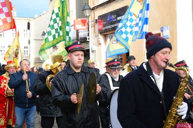 [FOTO, WIDEO] Trzej Królowie przeszli ulicami Ząbkowic Śląskich wspólnie z mieszkańcami!