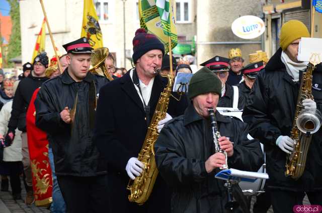 [FOTO, WIDEO] Trzej Królowie przeszli ulicami Ząbkowic Śląskich wspólnie z mieszkańcami!