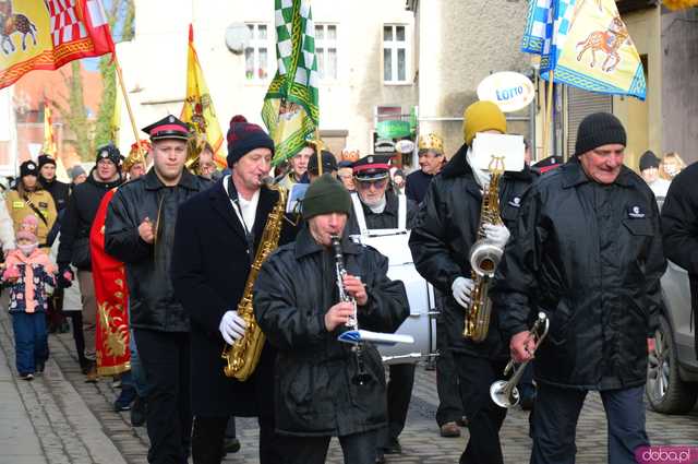 [FOTO, WIDEO] Trzej Królowie przeszli ulicami Ząbkowic Śląskich wspólnie z mieszkańcami!