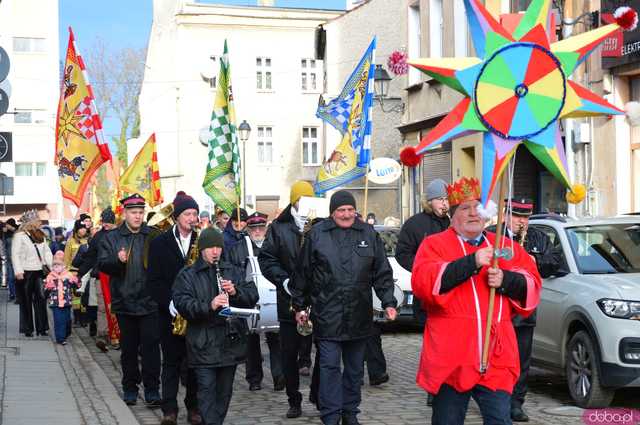 [FOTO, WIDEO] Trzej Królowie przeszli ulicami Ząbkowic Śląskich wspólnie z mieszkańcami!
