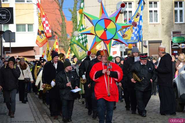 [FOTO, WIDEO] Trzej Królowie przeszli ulicami Ząbkowic Śląskich wspólnie z mieszkańcami!