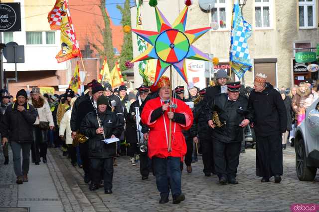 [FOTO, WIDEO] Trzej Królowie przeszli ulicami Ząbkowic Śląskich wspólnie z mieszkańcami!
