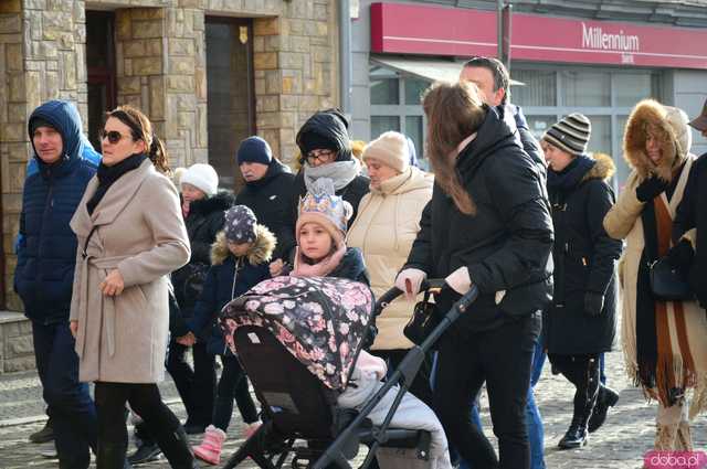 [FOTO, WIDEO] Trzej Królowie przeszli ulicami Ząbkowic Śląskich wspólnie z mieszkańcami!