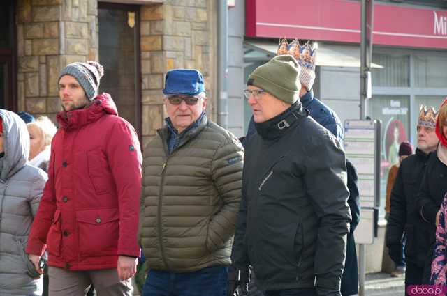 [FOTO, WIDEO] Trzej Królowie przeszli ulicami Ząbkowic Śląskich wspólnie z mieszkańcami!