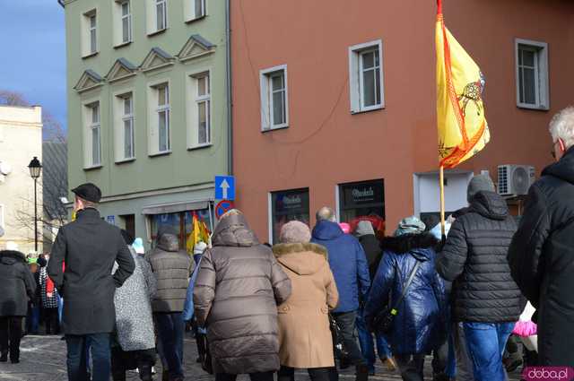 [FOTO, WIDEO] Trzej Królowie przeszli ulicami Ząbkowic Śląskich wspólnie z mieszkańcami!