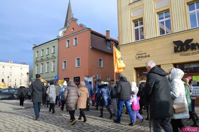 [FOTO, WIDEO] Trzej Królowie przeszli ulicami Ząbkowic Śląskich wspólnie z mieszkańcami!