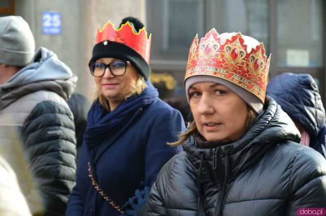 [FOTO, WIDEO] Trzej Królowie przeszli ulicami Ząbkowic Śląskich wspólnie z mieszkańcami!