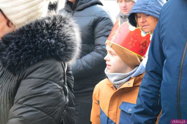 [FOTO, WIDEO] Trzej Królowie przeszli ulicami Ząbkowic Śląskich wspólnie z mieszkańcami!
