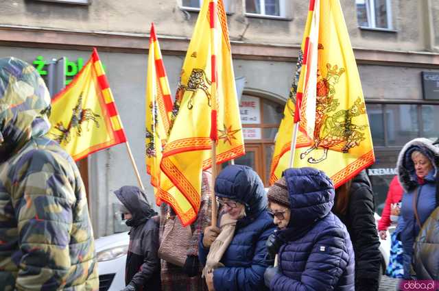 [FOTO, WIDEO] Trzej Królowie przeszli ulicami Ząbkowic Śląskich wspólnie z mieszkańcami!
